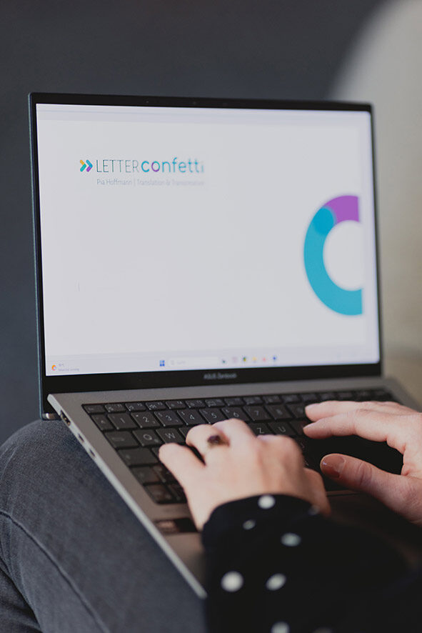 Laptop - Letterconfetti - wat kost een vertaling naar het Duits
